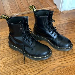 DOC MARTENS :)